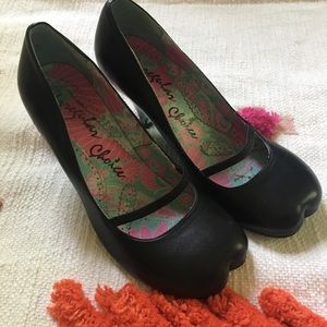 ❗️RARE❗️Irregular Choice black pumps